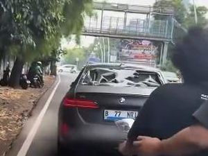 Video Polisi Pastikan Pemotor yang Ditabrak BMW Listrik di Jakbar Selamat