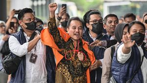 Roy Suryo-Tifa Resmi Diserahkan ke Jaksa