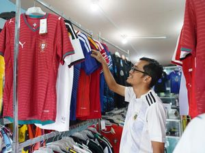 Euforia Piala Dunia Dongkrak Penjualan Jersei di Pontianak hingga 5 Kali Lipat