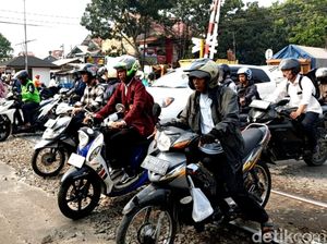 Viral Mobil Terjebak di Perlintasan KA Laswi, KAI Jelaskan Penyebabnya