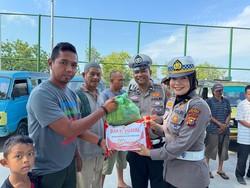 Sambut Hari Bhayangkara ke-80, Polda Riau Bagikan Ribuan Bansos dan Air Bersih