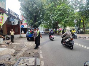 BMW Listrik di Jakbar Sempat Dikejar-kejar Warga Usai Tabrak Motor