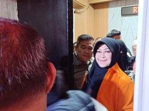 Jalan Sidang Perdana, dr Tifa Didakwa Serang Kehormatan Jokowi