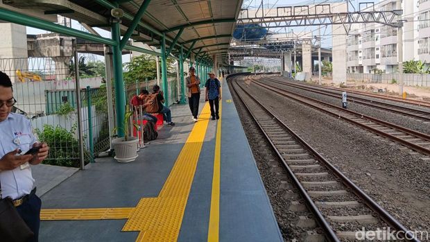 Stasiun KRL JIS mulai beraksi hari ini, Senin (22/6/2026), stasiun ini bakal menghubungkan Stadion Jakarta International Stadium (JIS) dengan jasa KRL Commuter Line.
