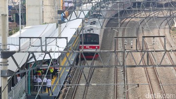 Berita dari Detik Finance: Jam Operasi KRL Kota-Tanjung Priok Bakal Diperpanjang saat Ada Event di JIS