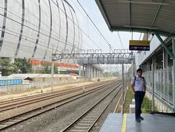 Stasiun KRL JIS Resmi Beroperasi, tapi Cuma Punya Satu Peron