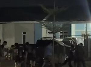 Heboh Rumah Pelaku Penganiayaan di Maros Dikepung Warga, 12 Orang Diamankan