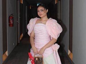 Potret Amora Lemos di Acara Prom Night SMP, Anggun Bergaun Soft Pink