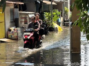 5 Jam Hujan Reda, Banjir di Nginden Surabaya Masih Sebetis Orang Dewasa