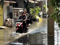 Biang Kerok Banjir Kepung Surabaya Saat Musim Kemarau