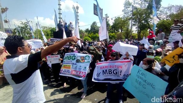 Aksi Dukung Progam MBG di DPRD Lamongan