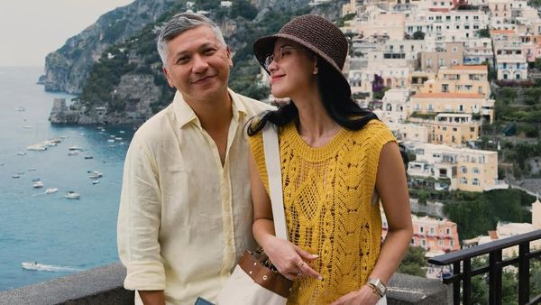 Keromantisan Gading Marten-Medina Dina di Italia, OOTD Kompak Kuning Putih
