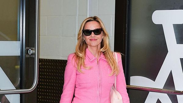 Gaya Reese Witherspoon Rayakan 25 Tahun Legally Blonde, Outfit Serba Pink