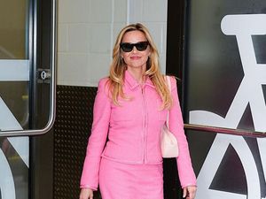 Gaya Reese Witherspoon Rayakan 25 Tahun Legally Blonde, Outfit Serba Pink