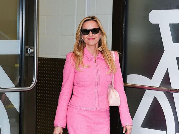 Gaya Reese Witherspoon Rayakan 25 Tahun Legally Blonde, Outfit Serba Pink