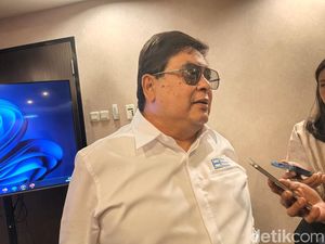 Pengusaha Curhat Tanggung Dua Beban: Rupiah Kepeleset & Suku Bunga Naik