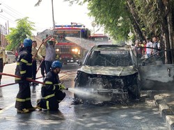 Korsleting Listrik, Mobil di Pangkalpinang Hangus Terbakar