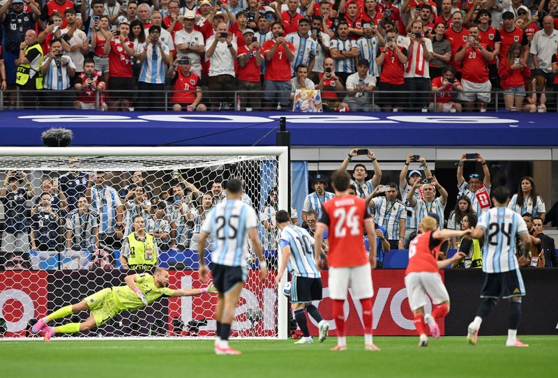 lionel messi timnas argentina argentina vs austria piala dunia 2026 juara bola dunia 2026 messi penalti messi gagal penalti Soccer Football - FIFA World Cup 2026 - Group J - Argentina v Austria - Dallas Stadium, Arlington, Texas, U.S. - June 22, 2026 Argentina's Lionel Messi misses a penalty IMAGN IMAGES via Reuters/Jerome Miron TPX IMAGES OF THE DAY