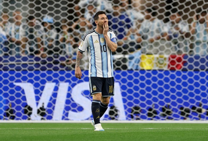ARLINGTON, TEXAS - JUNE 22: Lionel Messi #10 of Argentina reacts after missing the penalty kick during the FIFA World Cup 2026 Group J match between Argentina and Austria at Dallas Stadium on June 22, 2026 in Arlington, Texas. (Photo by Francois Nel/
