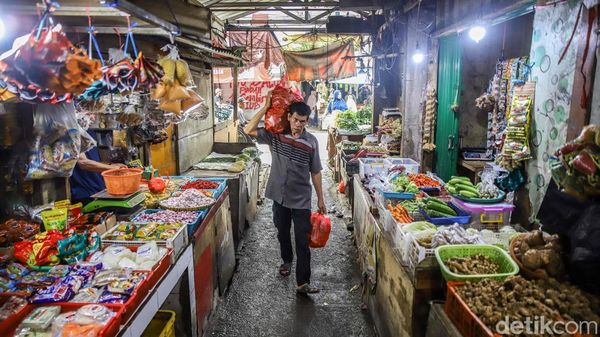 Pasar Warakas Sepi, Pedagang Keluhkan Daya Beli