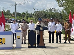 Prabowo Resmikan Jalan Daerah 1.151 Kilometer dari Sampang
