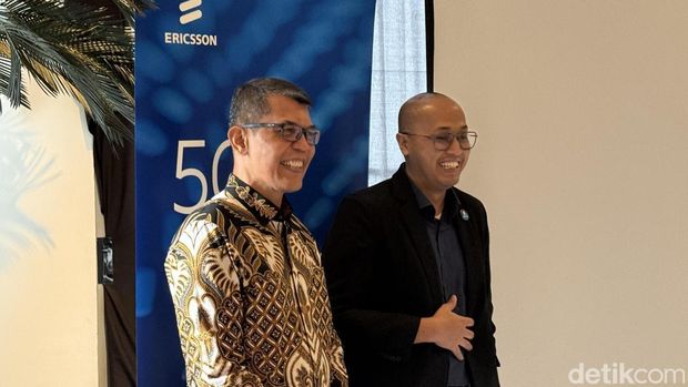 Ronni Nurmal, Head of Government & Industry Relation Ericsson Indonesia (kiri) dan Stanislaus Bawono, Head of Network Solutions Ericsson South East Asia