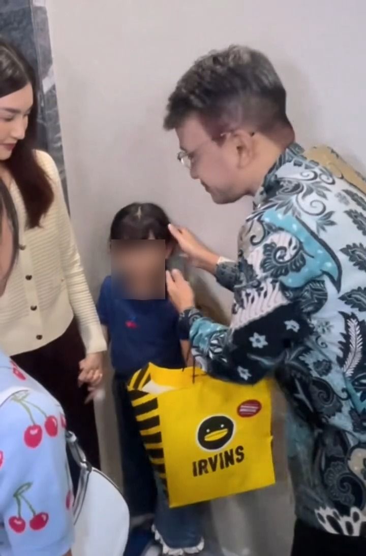 Sarwendah temani anak-anak antar Ruben Onsu berangkat umrah