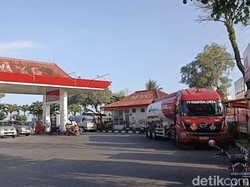 Diduga Selewengkan BBM, Truk Tangki Pertamina Ditahan di Banyuwangi
