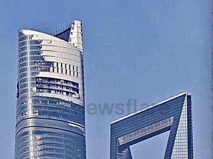 Foto: Saat Gedung Tertinggi di China Sempat Membeku Seperti Es Batu!