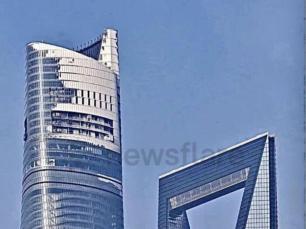 Foto: Saat Gedung Tertinggi di China Sempat Membeku Seperti Es Batu!
