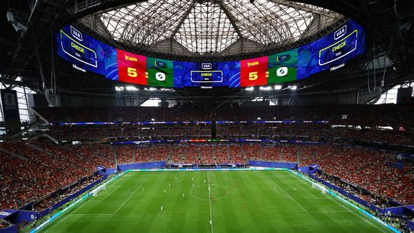 Foto: Stadion Piala Dunia yang Bentuk Atapnya Mirip Lensa Kamera