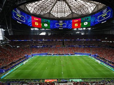 Foto: Stadion Piala Dunia yang Bentuk Atapnya Mirip Lensa Kamera