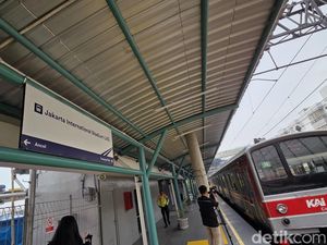 Menjajal Naik KRL dari Stasiun Kota ke Stasiun JIS, Butuh Berapa Lama?