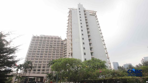 Suasana gedung Hotel Sultan di Blok 15 Kawasan Gelora Bung Karno (GBK), Jakarta, Selasa (23/6/2026). (CNBC Indonesia/Muhammad Sabki)