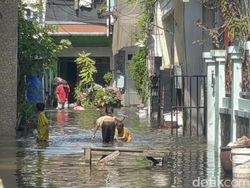 Sejumlah Titik di Surabaya Banjir, Ketinggian Air Capai 50 Cm