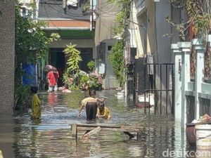 Sejumlah Titik di Surabaya Banjir, Ketinggian Air Capai 50 Cm