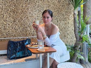 Most Pop: Gaya Wulan Guritno Liburan ke Bali Bareng 3 Anak, Bak ABG