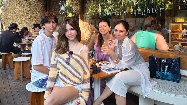 5 Gaya Wulan Guritno Saat Liburan di Bali, Awet Muda Usai Operasi Face Lift
