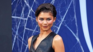 Gaya Zendaya Pamer Perut Rata di Tur Spider-Man 4, Pakai Rompi Crop Top