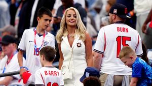 Gaya Istri Jordan Pickford Setelah Drama Koper Hilang di AS, Kini Tampil Glamor
