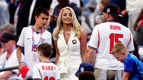 Gaya Istri Jordan Pickford Setelah Drama Koper Hilang di AS, Kini Tampil Glamor
