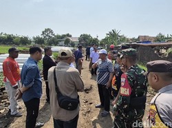 Warga Penaruban Kendal Protes Proyek Peti Kemas: Sawah Kami Tambah Rusak!