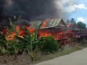 Kebakaran Hanguskan 4 Rumah di Ganra Soppeng, Saksi Sempat Dengar Ledakan