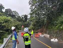 Jalur Padang-Bukittinggi Putus Total Akibat Longsor Lembah Anai