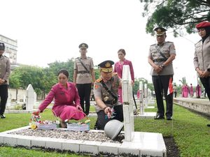 Kapolda Riau Ziarah Makam Pahlawan Jelang HUT Bhayangkara: Rawat Semangat Juang