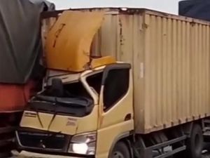 Sopir Ngantuk Picu Tabrakan Beruntun 3 Truk di Pantura Pemalang