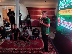 Ketua DPRD Surabaya Nobar Piala Dunia Bareng Bonek, Ajak Jaga Kota