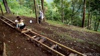 Wisata Lereng Madakaripura Ramai Saat Libur Sekolah, Lori-Lorian Jadi Primadona