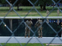 Trump Buru-buru Pasang Pagar di Kolam Refleksi Washington biar Tak Rusak Lagi
