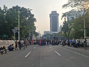 Ada Demo Mahasiswa di Monas, Jl Medan Merdeka Selatan Arah Gambir Ditutup
